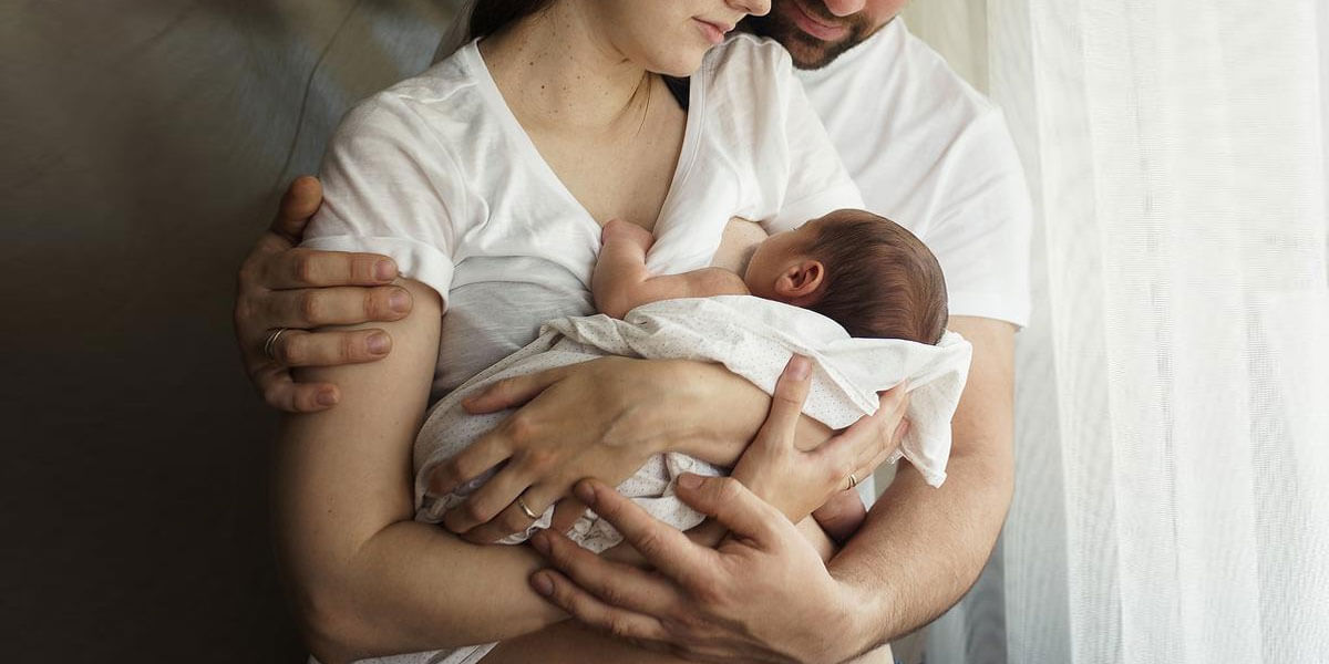 https://crawlingbaby.co.uk/wp-content/uploads/2021/09/Breastfeeding-an-Adopted-Baby.jpg